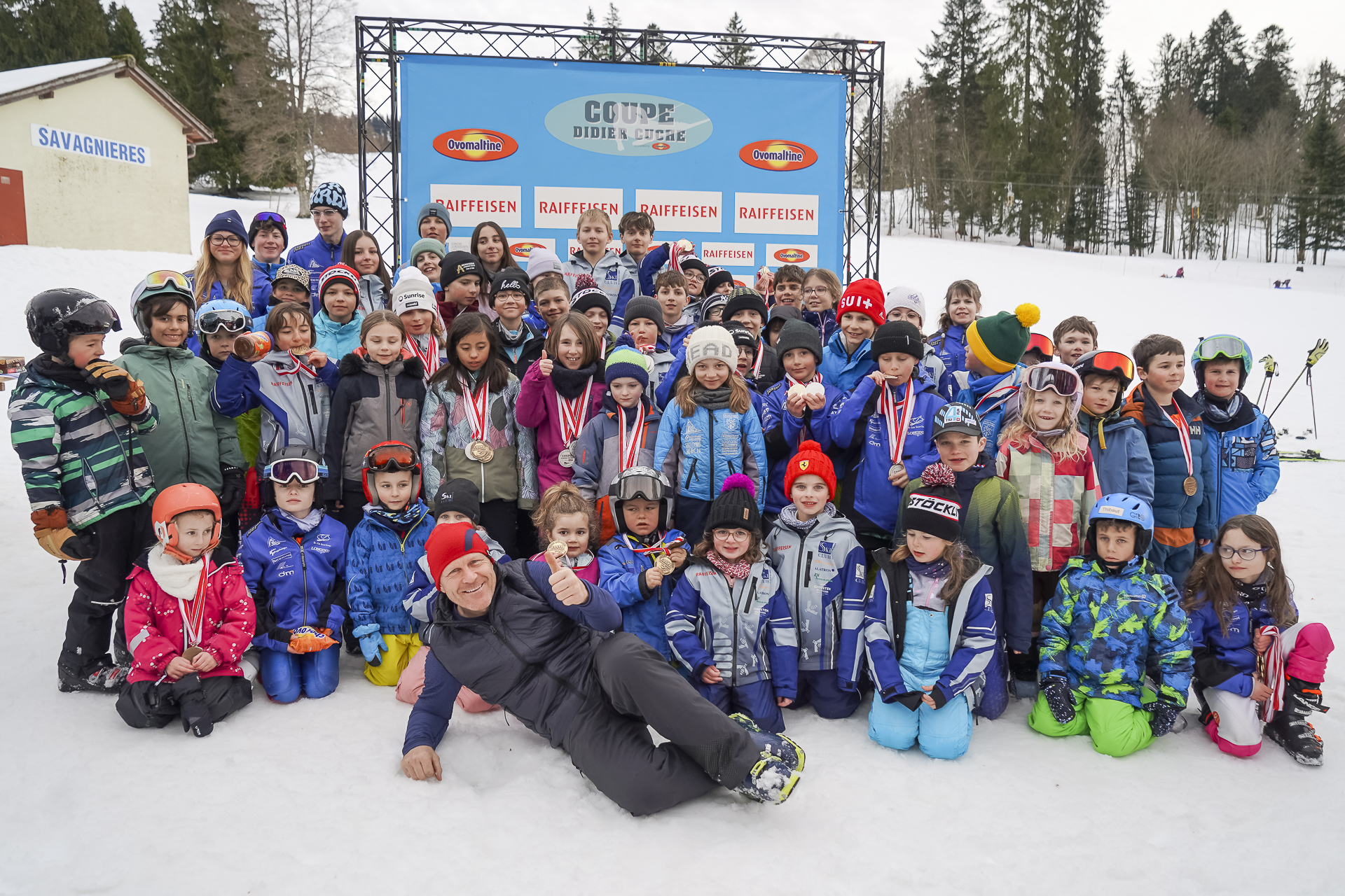 Podium géant avec les enfants © Matthias Vauthier