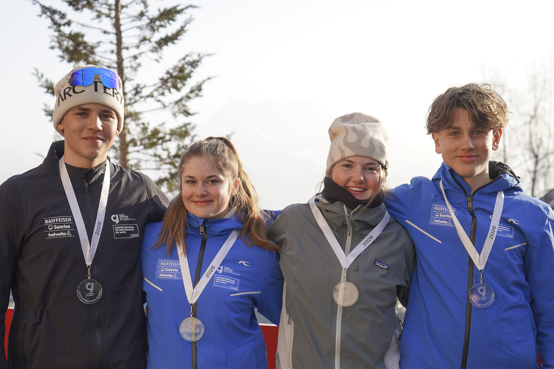 Champions jurassiens 2026 de slalom (Eliott Ducommun - Odélie Wermeille - Ombline Wermeille - Emilio Soprana) © Matthias Vauthier